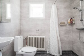 Shower, hair dryer - Bright and Stylish 4 Bedroom in Norberg (Västmanlands län)