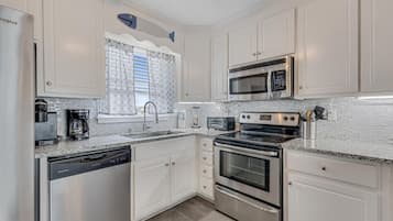 Mikrowelle, Ofen, Herdplatte, Geschirrspüler