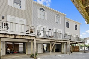 Exterior - Short walk to the Beach, Pet Friendly (Carolina Beach)