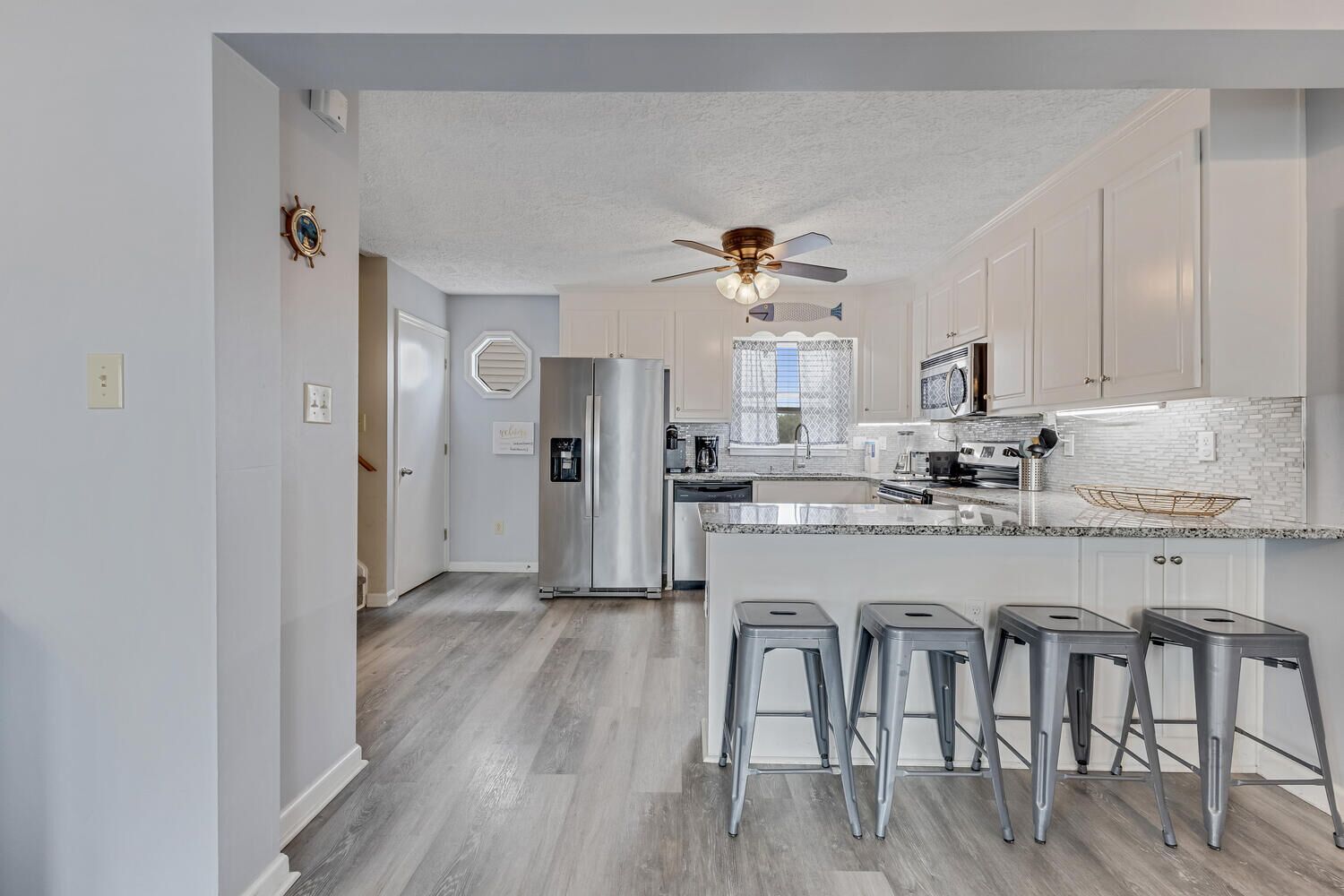 Mikrowelle, Ofen, Herdplatte, Geschirrspüler