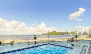 Basic Apartment | Kolam renang | Kolam renang terbuka