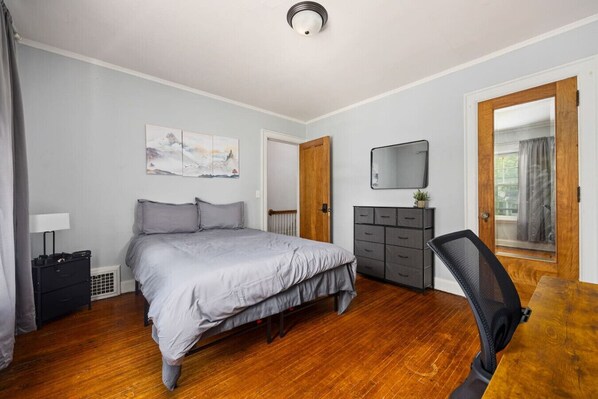 1 slaapkamer, een bureau, een strijkplank/strijkijzer, gratis wifi