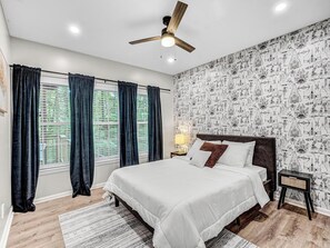 5 bedrooms, desk, iron/ironing board, free WiFi