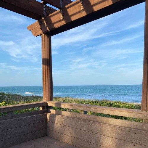 Beachfront Bliss 2BR/2BA Ocean View Condo on North Hutchinson Island