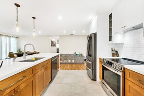 Mikrowelle, Ofen, Herdplatte, Geschirrspüler