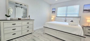 3 chambres, fer et planche à repasser, accès Internet, draps fournis