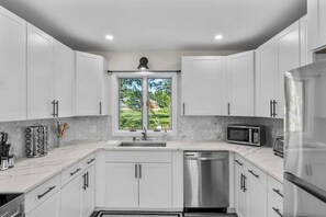 Mikrowelle, Ofen, Herdplatte, Geschirrspüler