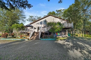 Exterior - The Beachside Escape (Tobyhanna)