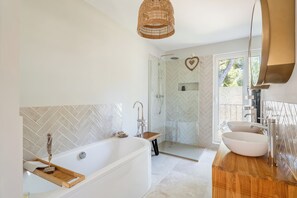 淋浴設備、風筒、提供毛巾、廁紙