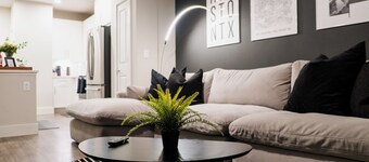 The Urban Nest is a luxury 1-bedroom apartment 30 minutes away from Houston, TX