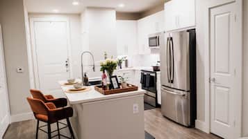 Microones, forn, placa de cuina i rentaplats