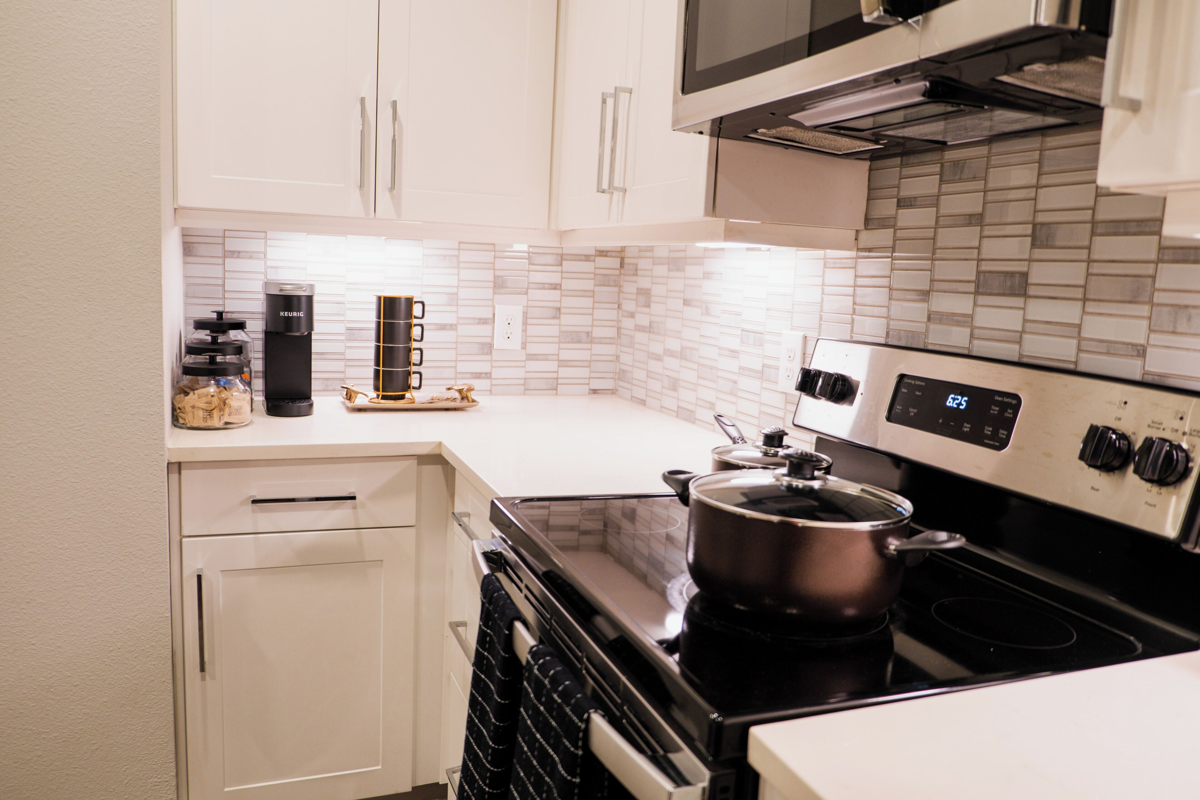 Mikrowelle, Ofen, Herdplatte, Geschirrspüler