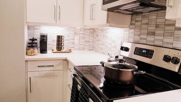 Mikrowelle, Ofen, Herdplatte, Geschirrspüler