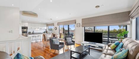 Smart-TV, bordtennis og bøker