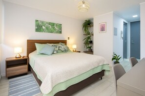 1 bedroom, iron/ironing board, Internet, bed sheets