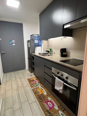 Micro-ondes, four, plaque de cuisson, lave-vaisselle
