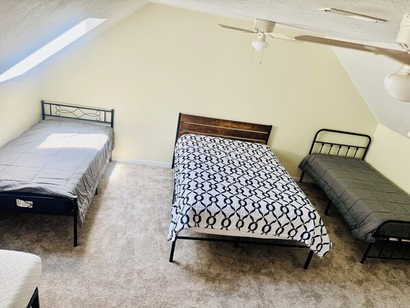 7 chambres, bureau, Wi-Fi, literie fournie