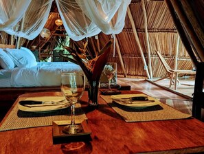 Desk, laptop workspace, free WiFi