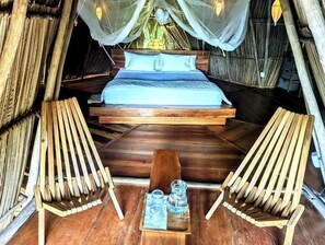 Meja, ruang kerja komputer riba, Wi-fi percuma