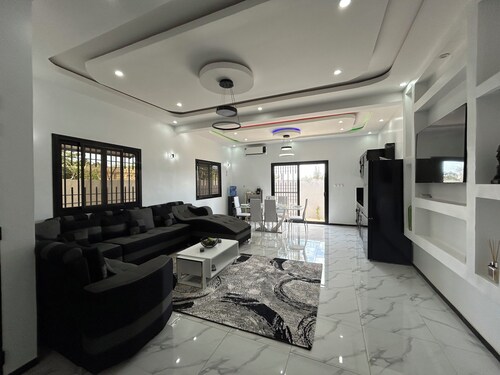 Air-conditioned villa with pool