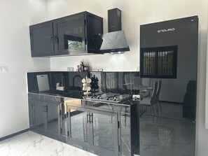 Mikrobølgeovn, ovn og kokeplater