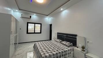 3 bedrooms, internet, bed sheets