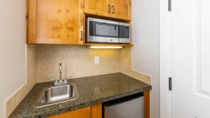 Microwave, coffee/tea maker, cookware/dishes/utensils, dining tables