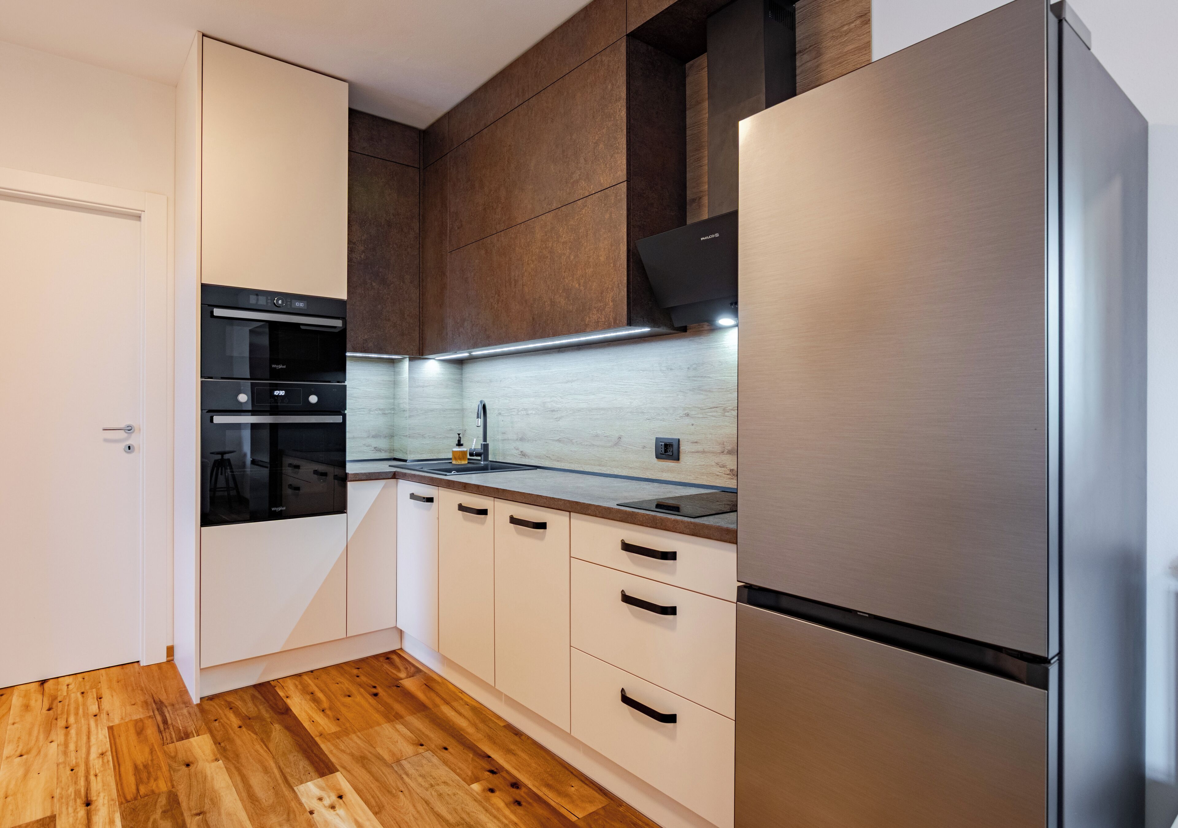 Mikrowelle, Ofen, Herdplatte, Geschirrspüler