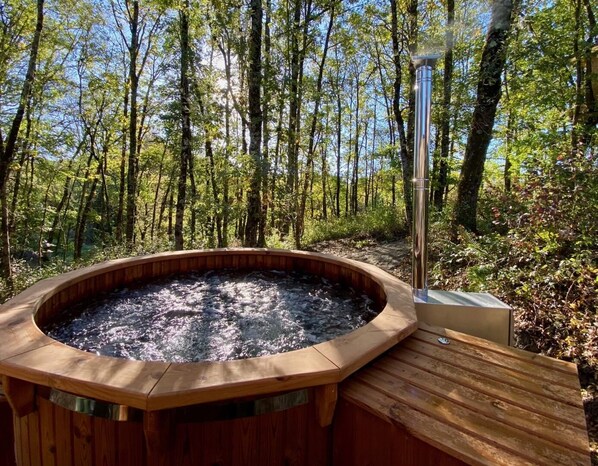 Outdoor spa tub