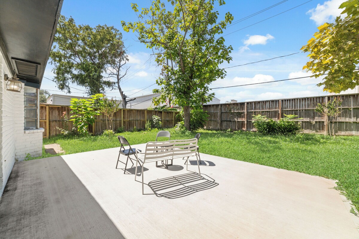 Photo 9 of Cozy Home in Downtown Houston w/ Spacious Backyard