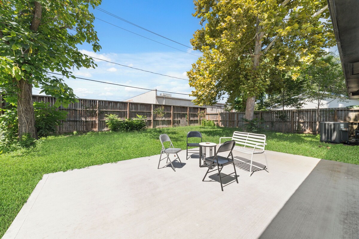 Photo 18 of Cozy Home in Downtown Houston w/ Spacious Backyard
