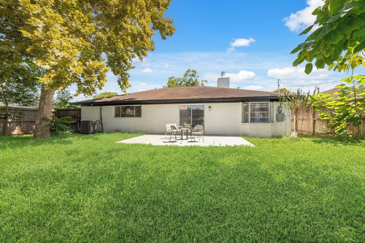 Photo 19 of Cozy Home in Downtown Houston w/ Spacious Backyard