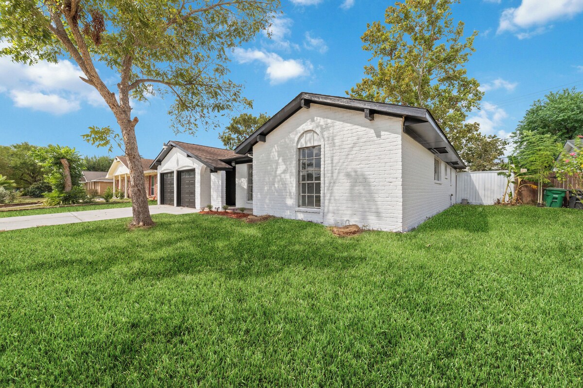 Photo 8 of Cozy Home in Downtown Houston w/ Spacious Backyard