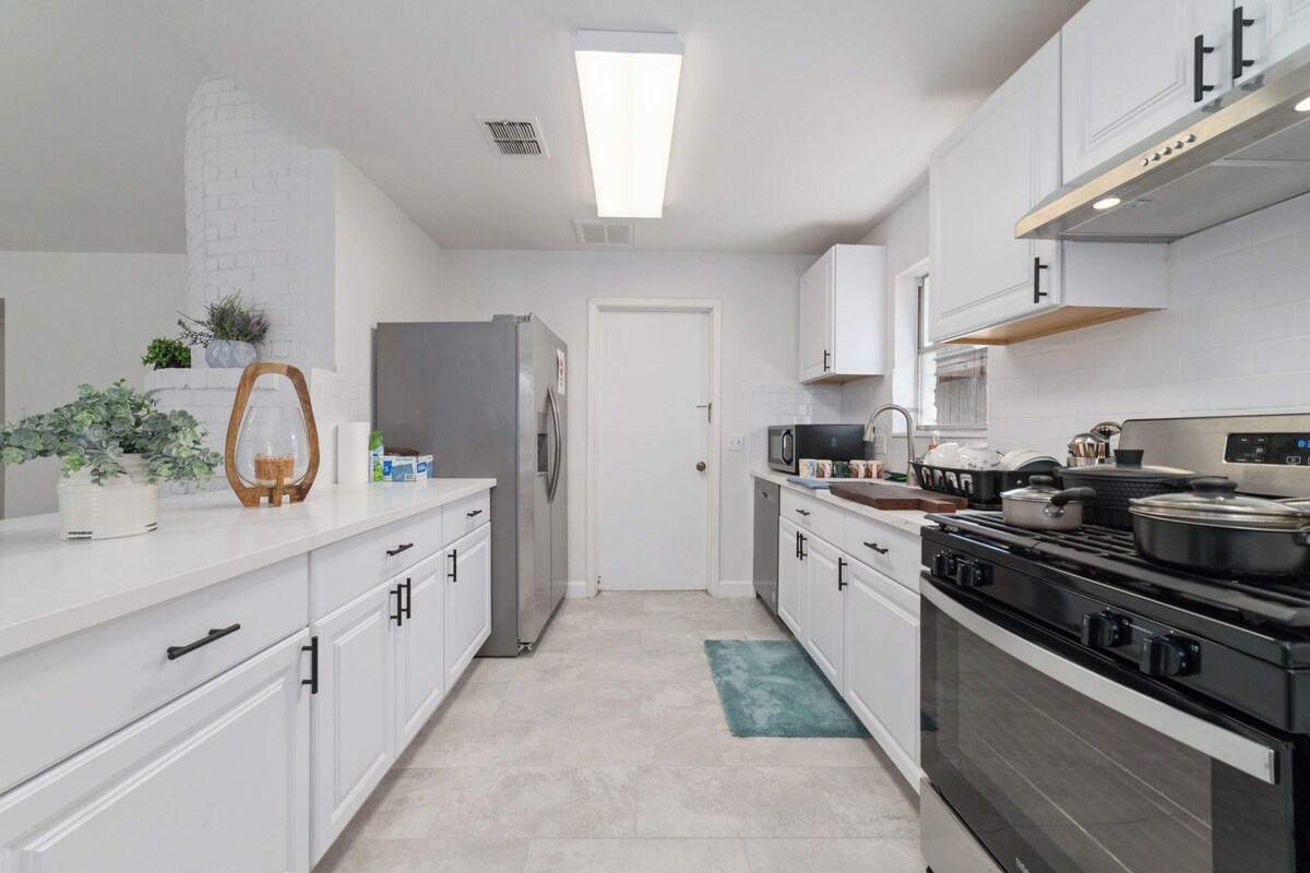 Photo 25 of Cozy Home in Downtown Houston w/ Spacious Backyard