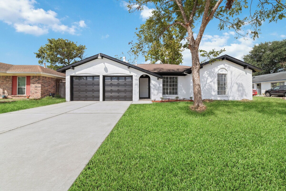 Cozy Home in Downtown Houston w/ Spacious Backyard