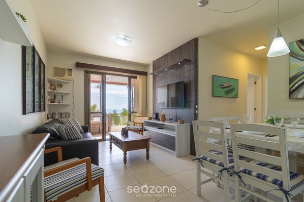 Basic Apartment | Living area