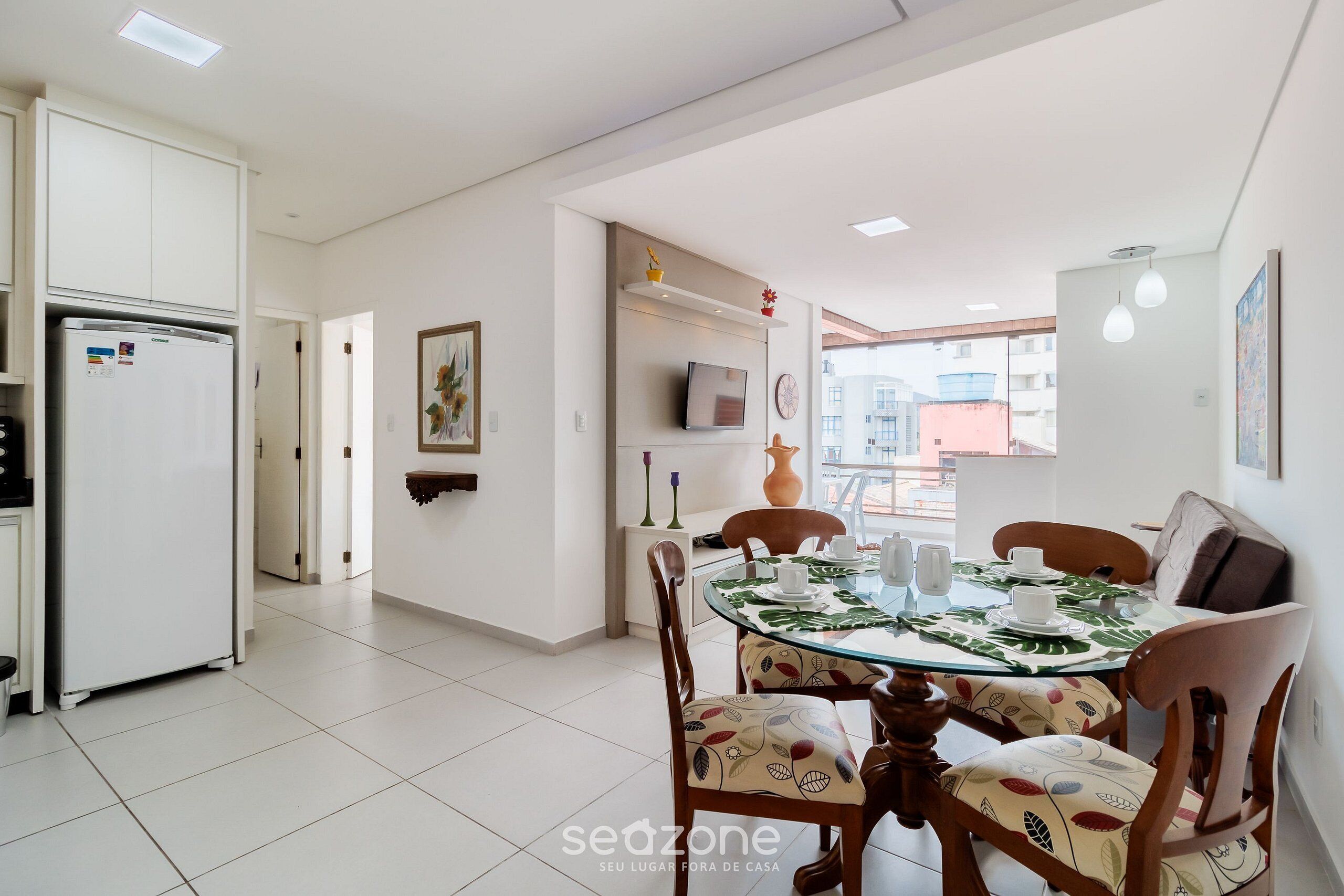 Basic Apartment | Dining