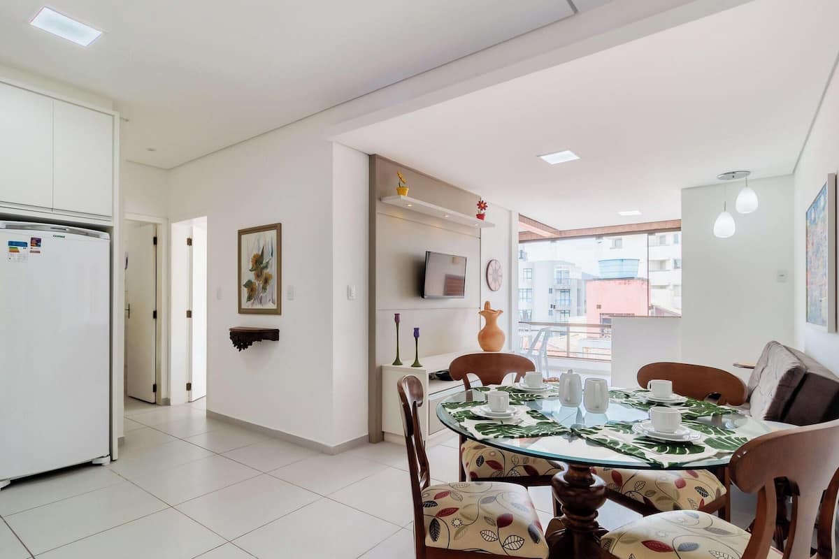 Basic Apartment | Dining