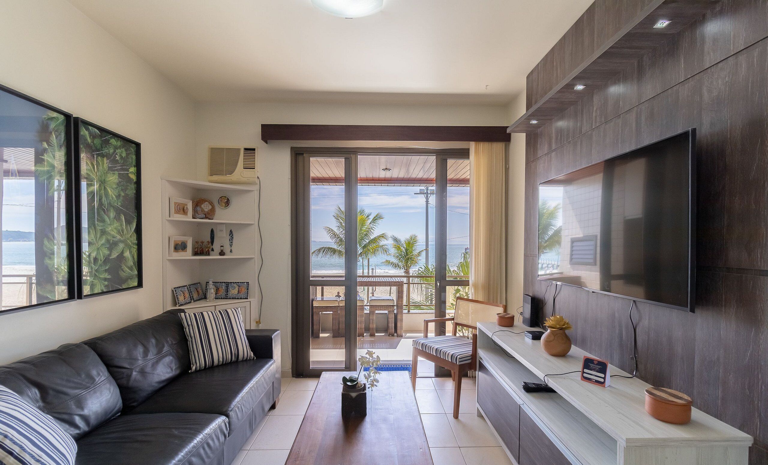 Basic Apartment | Living area