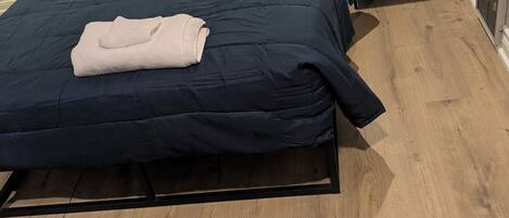 5 habitaciones, escritorio, tabla de planchar con plancha y wifi gratis