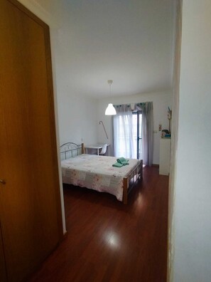 3 bedrooms, desk, iron/ironing board, travel crib - Douro & Sabor Escape (Torre de Moncorvo)