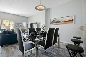 3 bedrooms - Quiet Resort 3BR Nature Walk 20min to Disney (Kissimmee)