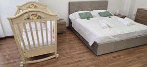 3 bedrooms, iron/ironing board, WiFi, bed sheets