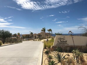 Property grounds - 2-bedroom resort in wonderful Cabo San Lucas next to Solmar Links golf course! (Cabo San Lucas)