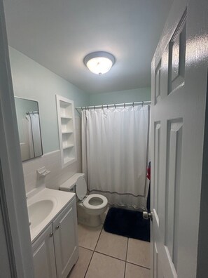 Dusche, Handtücher, Seife, Toilettenpapier