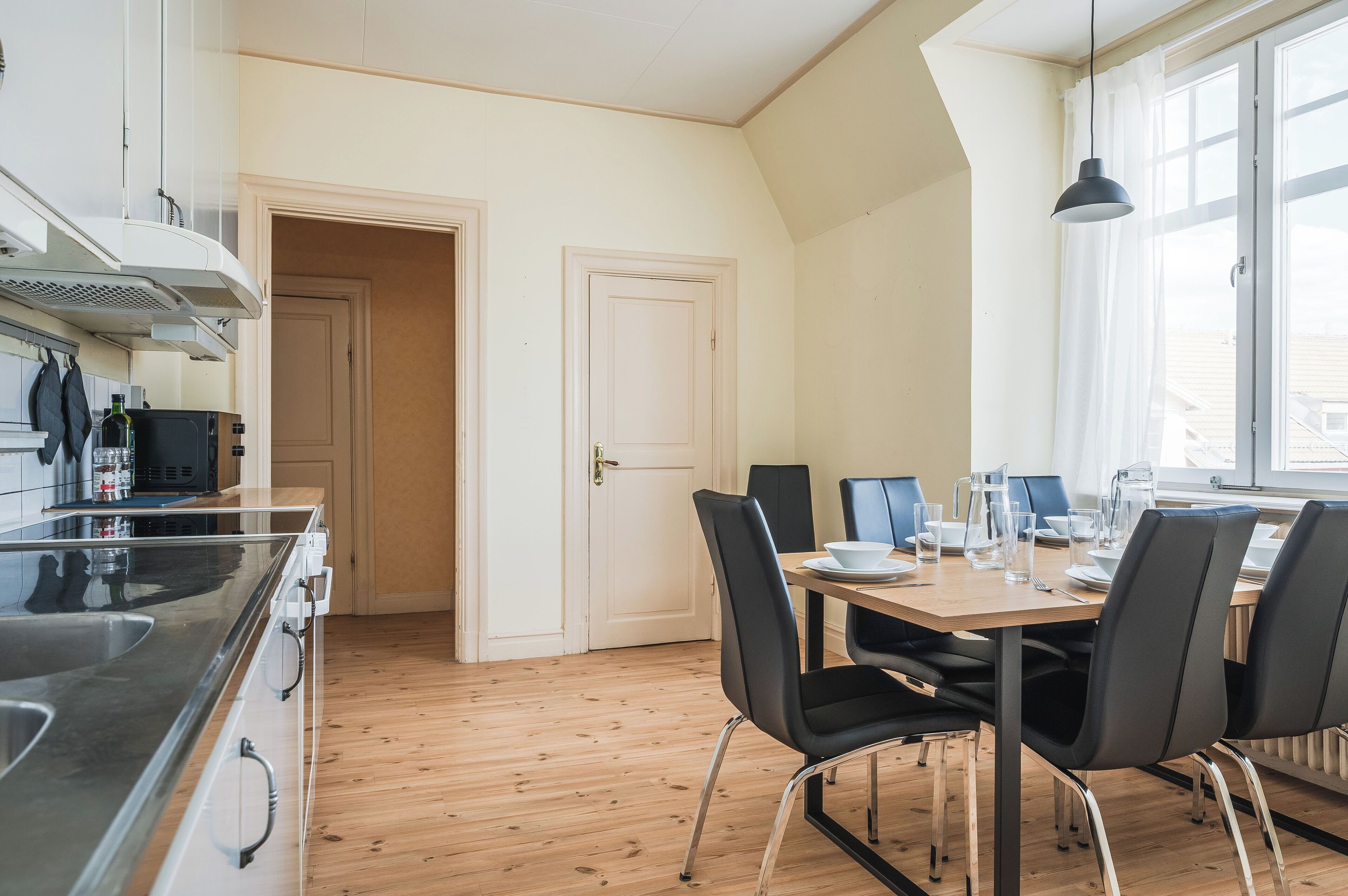 Køleskab, mikrobølgeovn, ovn, kogeplade