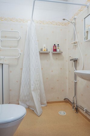 Shower, hair dryer, towels, soap - Comfort Meets Style in Central Norberg (Västmanlands län)