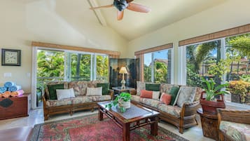 Smart TV, libros, videoteca y estéreo