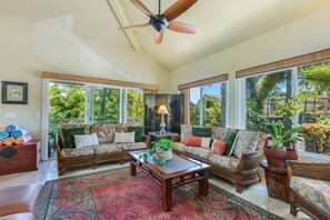 Smart-TV, bøker, filmbibliotek og stereoanlegg