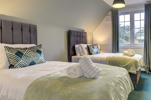 Spacious 2 Bedroom Flat ideal for families and contractors